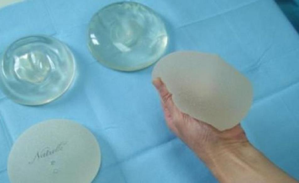 女子花4万2隆胸后皮肤坏死,女子花4万多做隆胸手术被拒绝