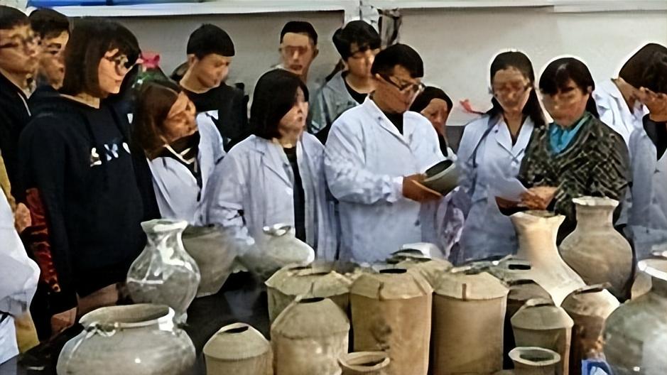 1980年广西民工挖到骨灰罐,广西骨灰罐