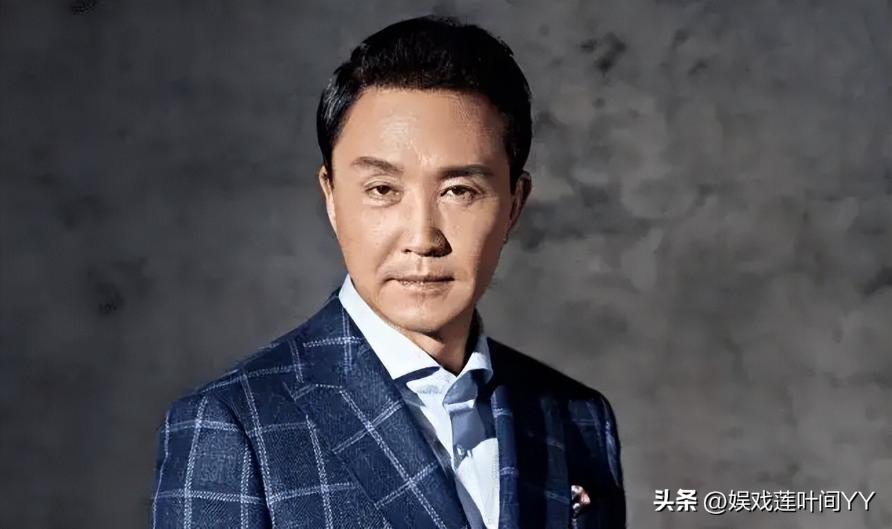 杜德伟长得不帅但是很有魅力,杜德伟年轻时候长头发