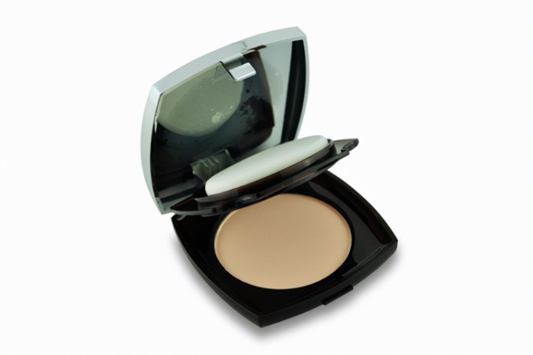 涂了粉底液还要打散粉吗,用了粉饼需要用粉底液散粉吗