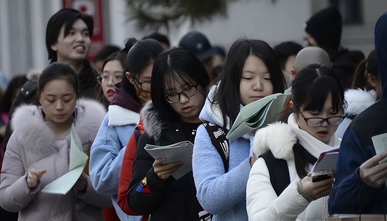 24岁江苏女孩从设计院辞职当保安,95后女生从设计院离职当保安