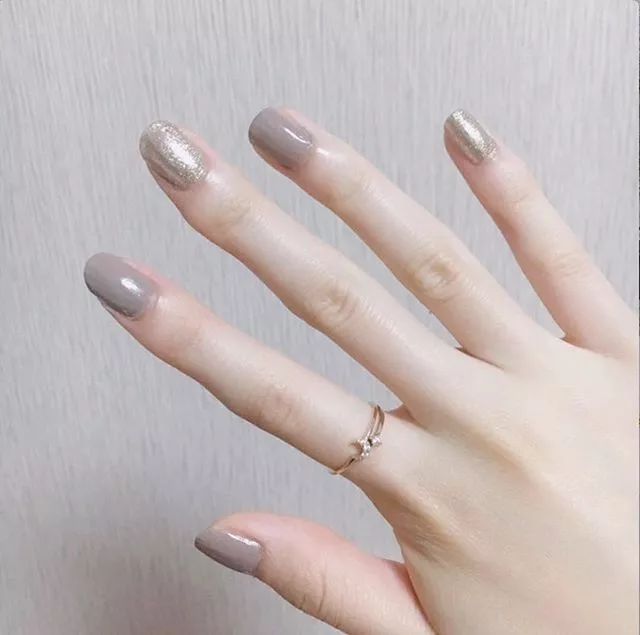 简单又纯又欲的美甲图文,不俗气简单又好看的美甲