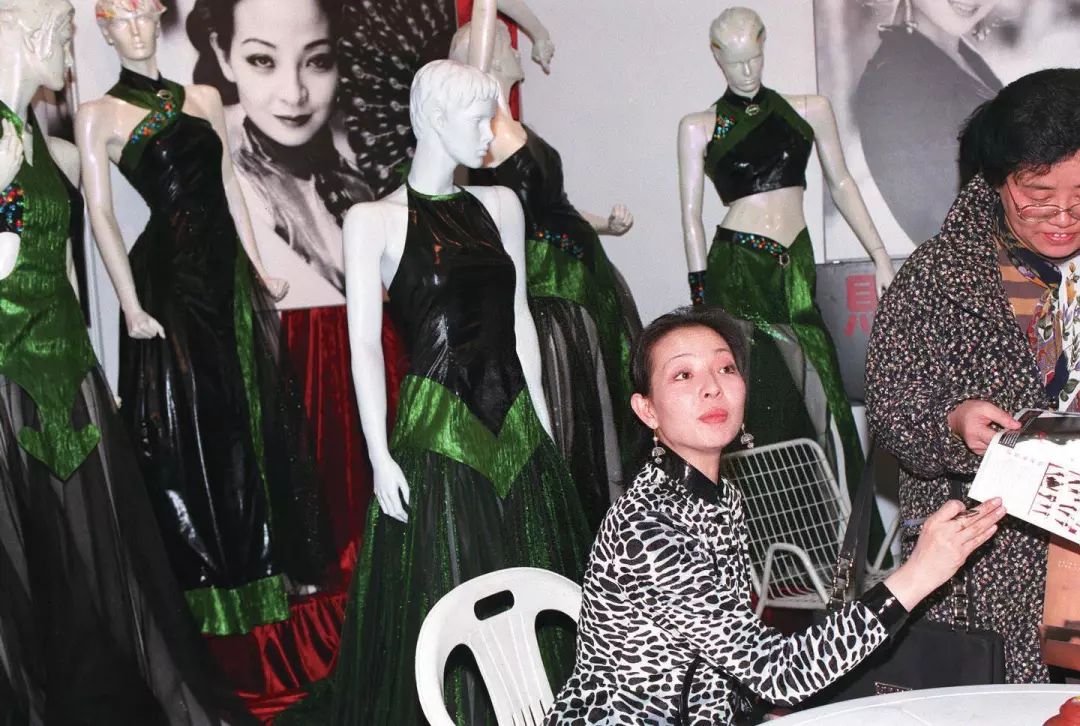 70年中华衣食住行的变化详细,中国70年前衣食住行的图片