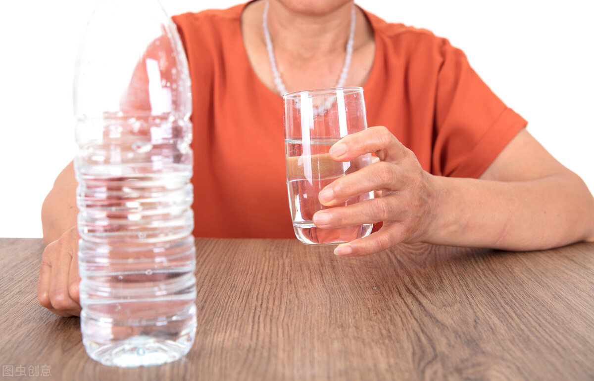 喝水导致食道痉挛,喝水胃也难受怎么回事