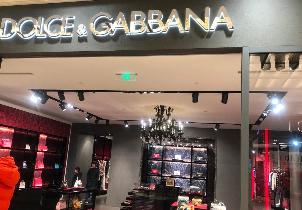 回顾2018年杜嘉班纳辱华事件：遭到众多网友*制抵**，现在怎么样了？