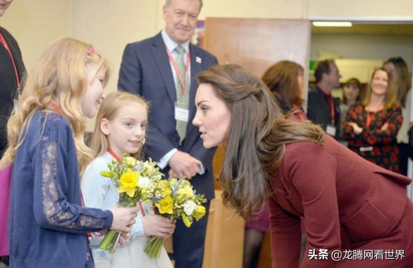 「龙腾网」为什么天生黑发的白种人如此少见？