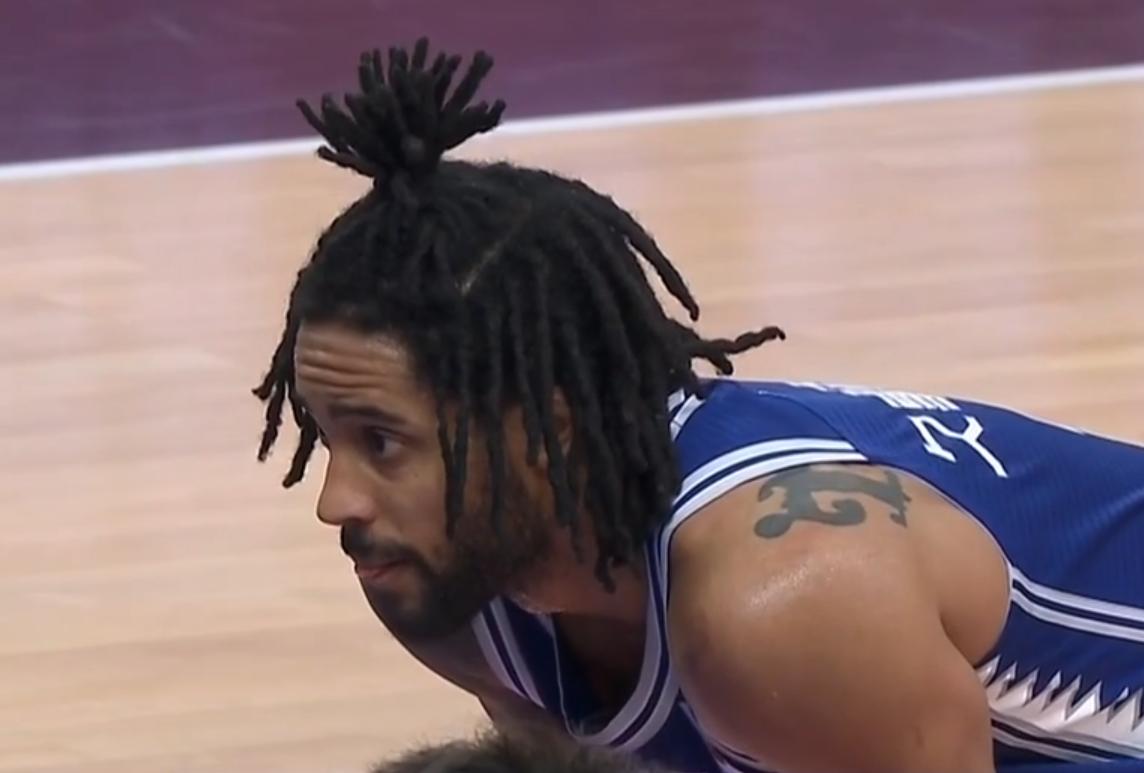 轰18分2帽4三分助队大胜,92分钟绝杀青岛队1-0战胜重庆