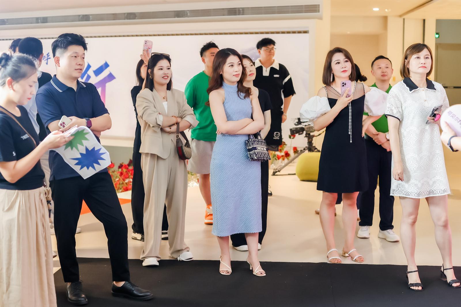 超500个品牌专柜女装,被天猫服饰一姐“呼呼”卖疯了