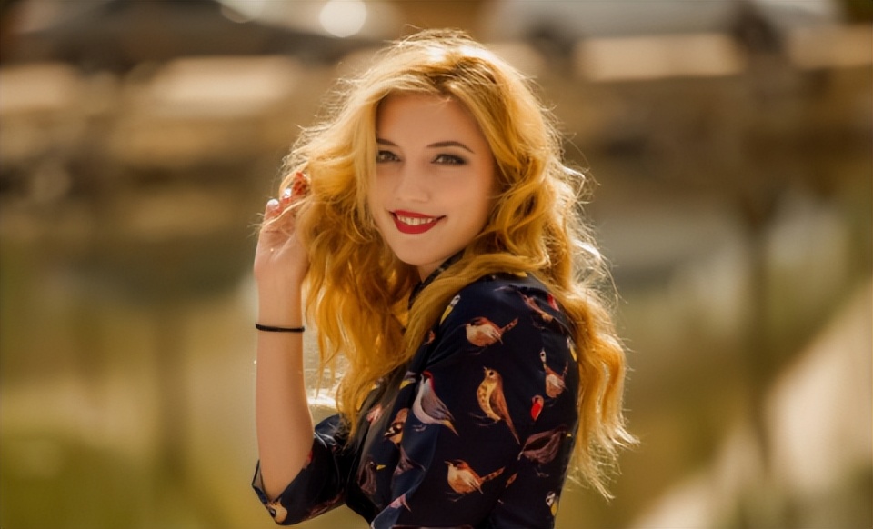 乌克兰非法*交性**易屡禁不止，战争来临，乌克兰美女终沦为底层玩物