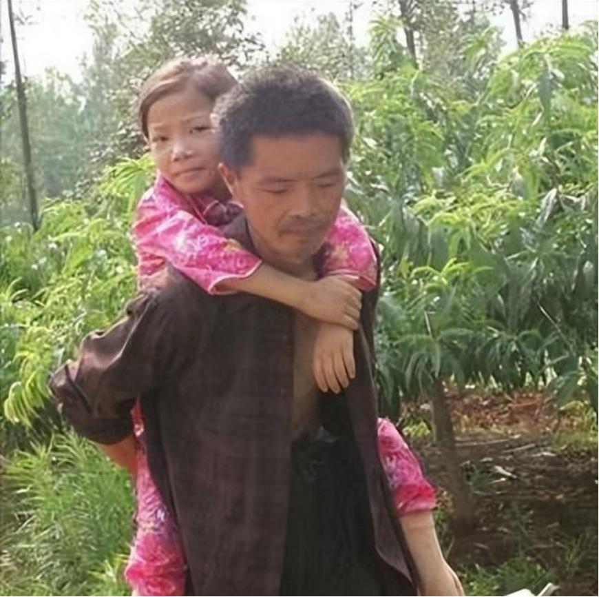 2005年，四川八岁女孩身患白血病，自愿放弃治疗，安排自己的后事