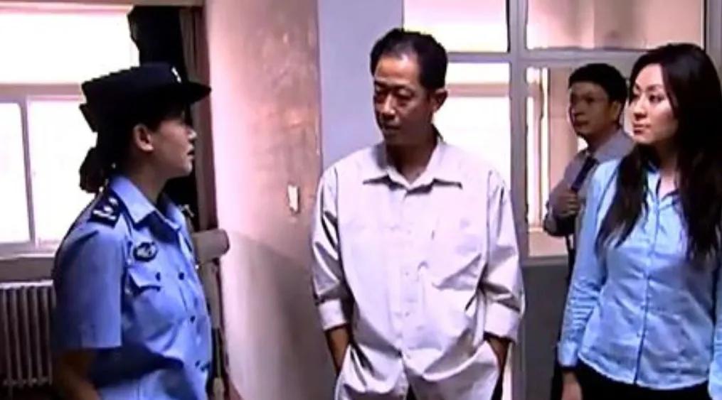 她坑老板，拉闺蜜下水，却成为最大的人生赢家