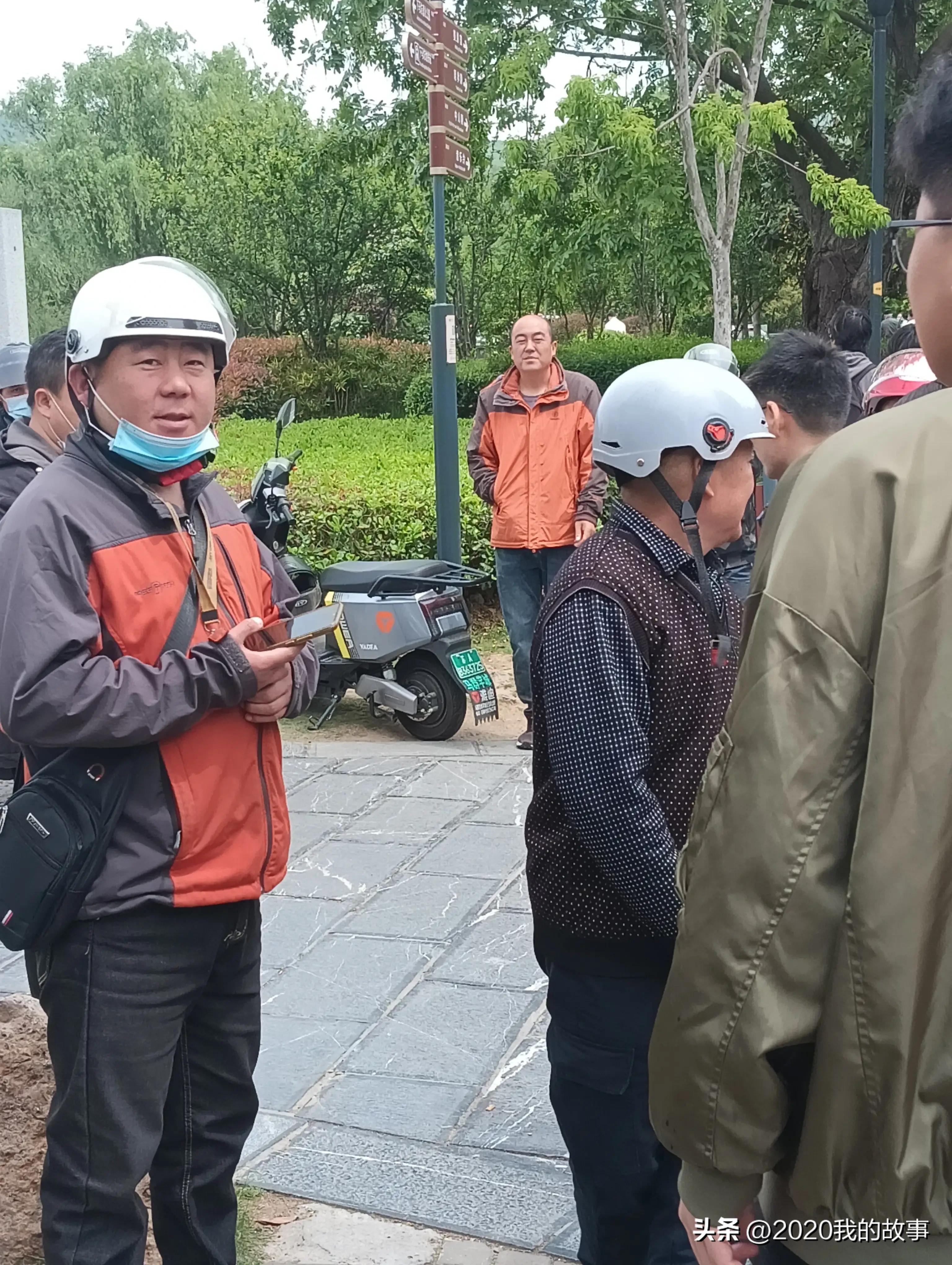 “五一”长假“摩托”骑手挣大钱引热议！