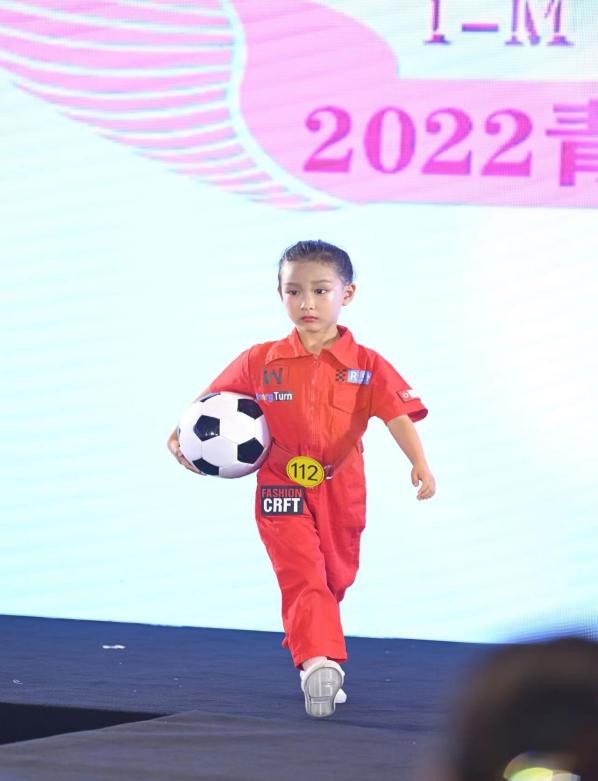 青岛市时尚体育服装节模特,2022年青岛时尚体育服装节