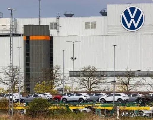 中国*产党共**第二十次全国代表大会今日开幕【10月16日周日新闻速览一分钟】