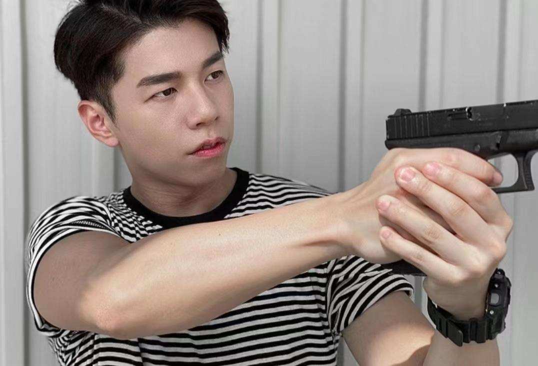 TVB绿叶获高层钦点开剧！曾穷到账户仅3位数，胸口留十寸长疤痕