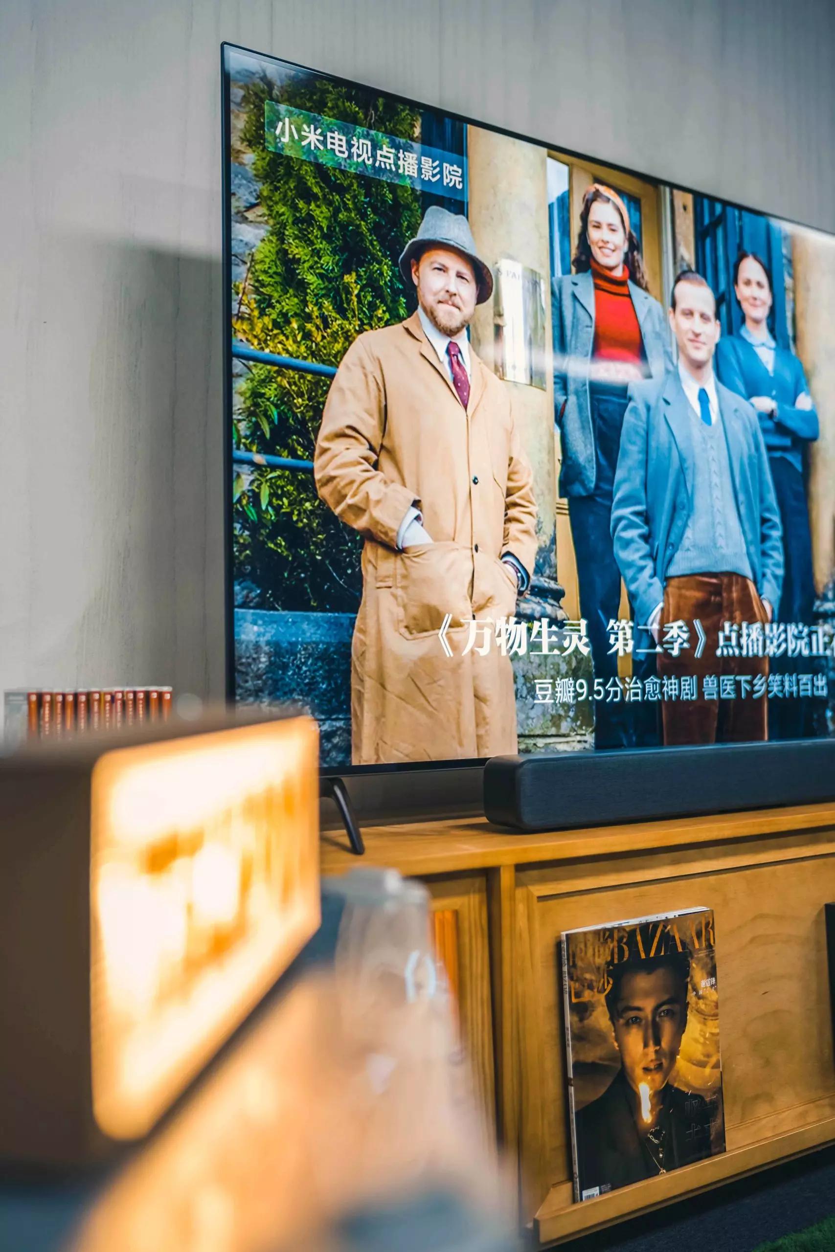 小米6oled55寸电视效果图,居家看电视氛围