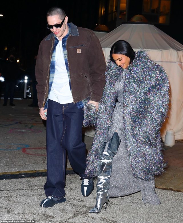 金卡戴珊和侃爷离婚后的状态,金卡戴珊和皮特视频