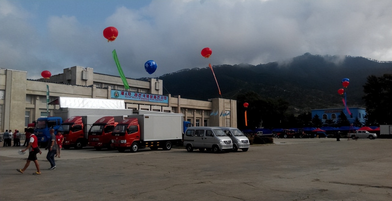 朝鲜街头汽车为什么那么少,朝鲜街头都有什么车