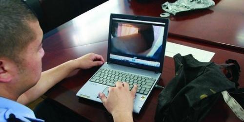 男子*拍偷**大学女生，将照片上传并公布大量女孩个人信息