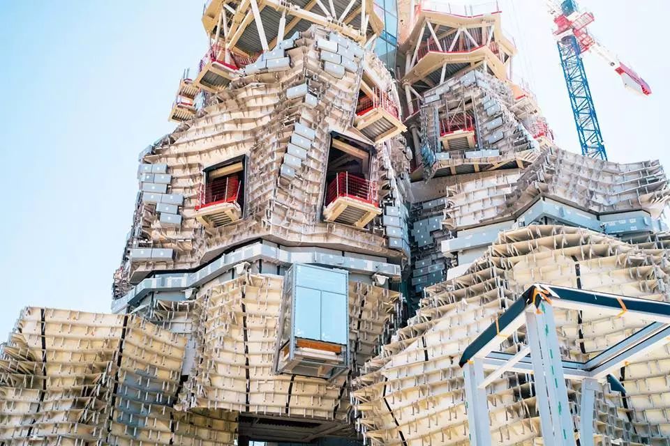 解构主义弗兰克盖里,美国建筑师弗兰克盖里的建筑风格