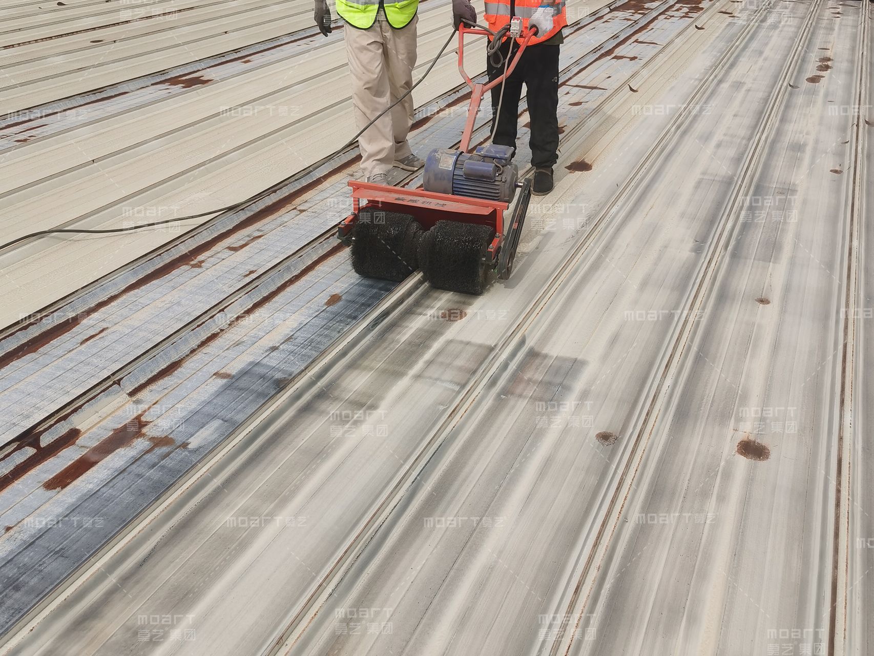 彩钢瓦翻新不起皮不爆裂,彩钢瓦上油的漆为什么起皮