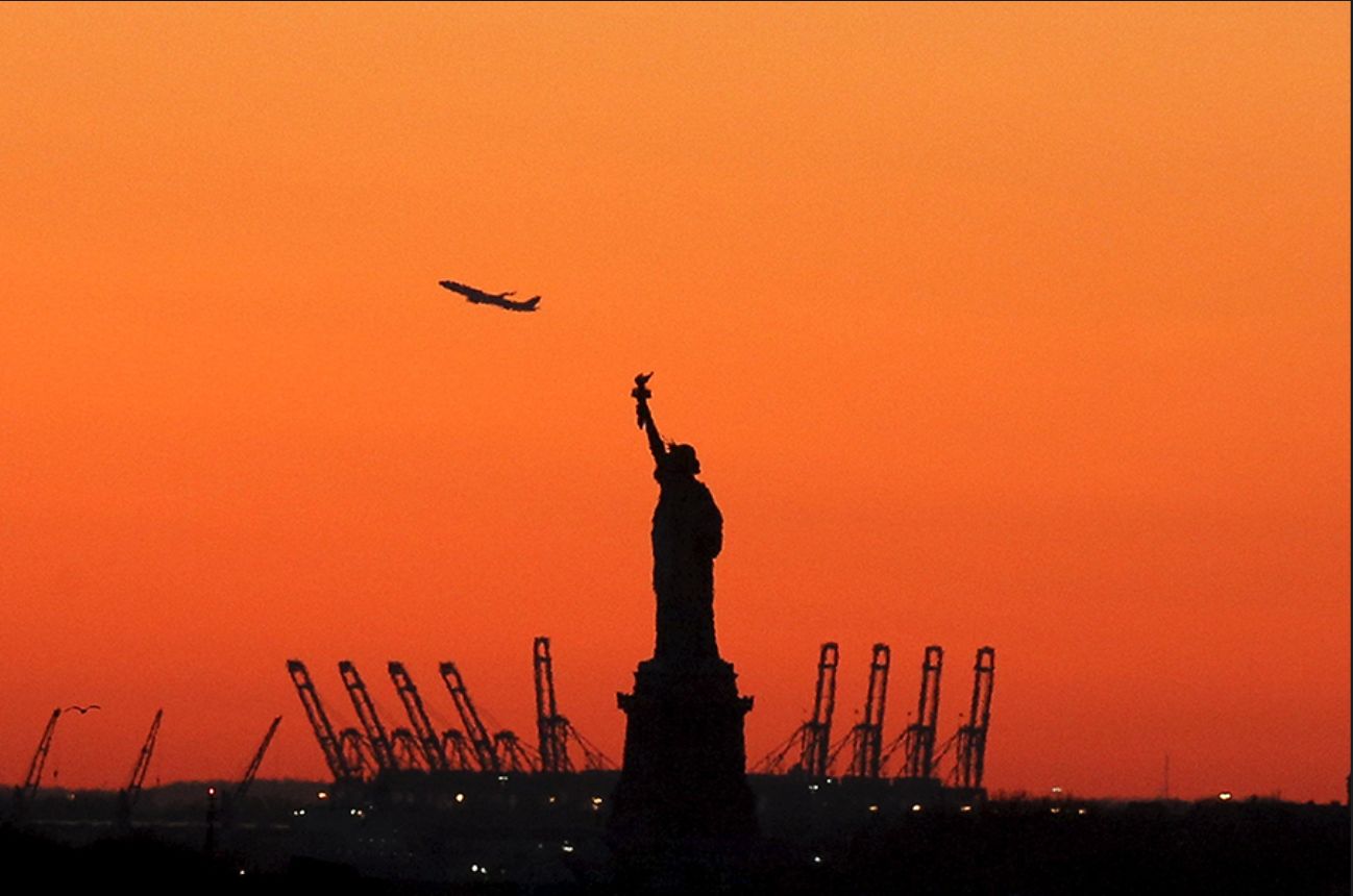 白宫强摁日韩握手，乌克兰背脊发凉，中方打出组合拳，正中美要害