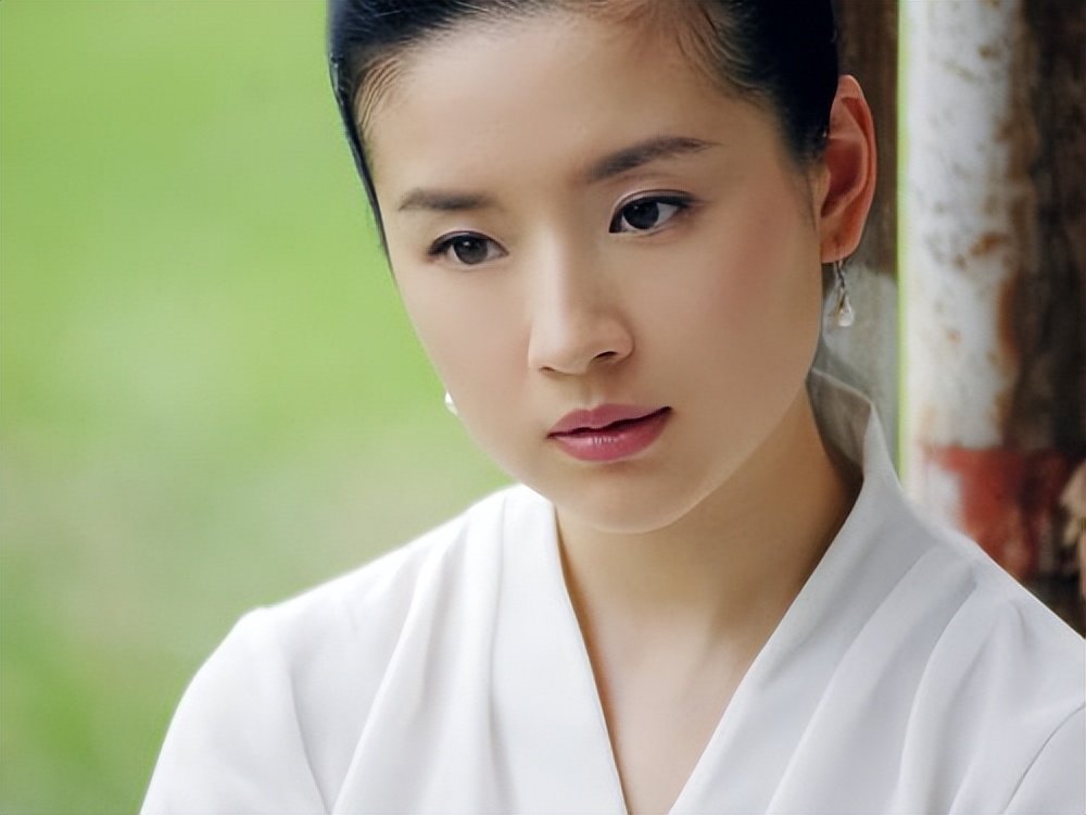 43岁董洁演“*妇情**”，教科书式撩汉，不靠颜值靠懂事