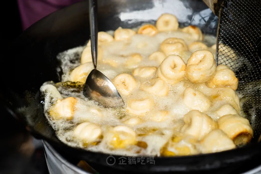 辣到落泪也舍不得停嘴的宝藏城市，不是长沙成都重庆