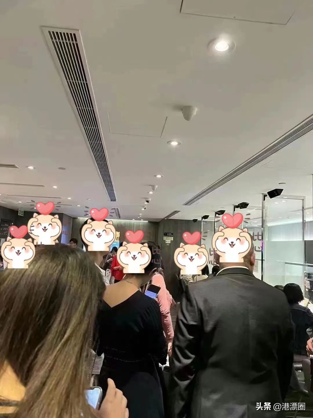 我跑到香港买保险，分分钟就赚了一百万