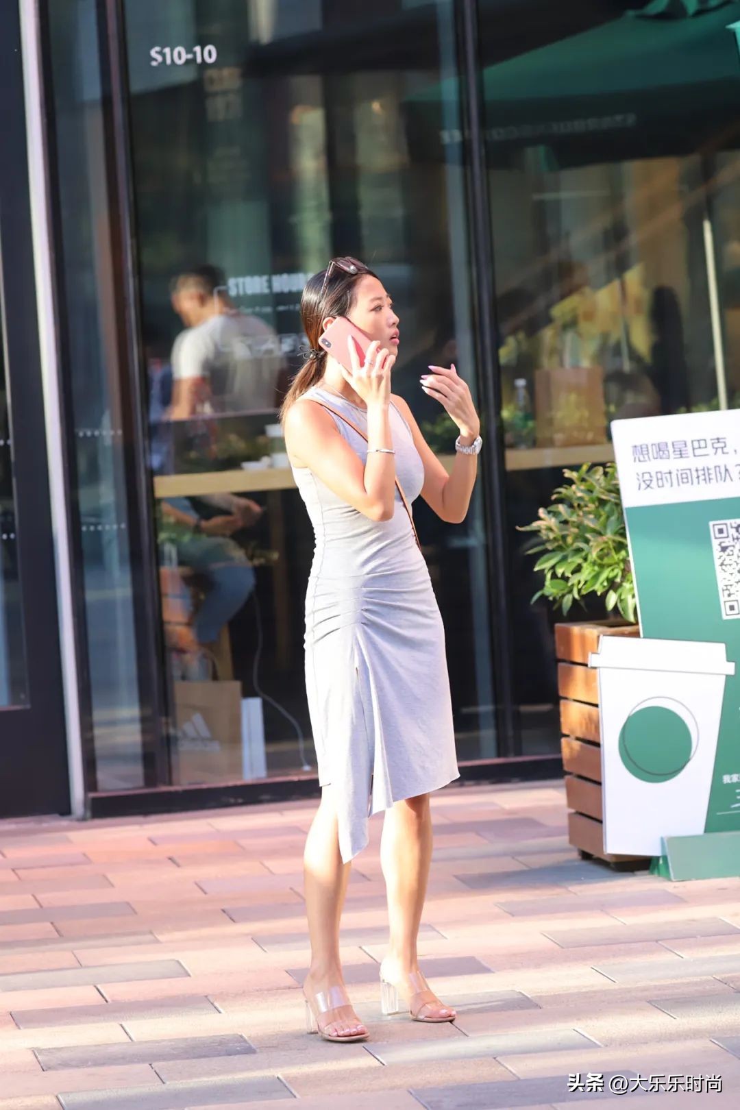 时尚街拍穿搭三里屯街拍,街拍时尚打扮的美女视频