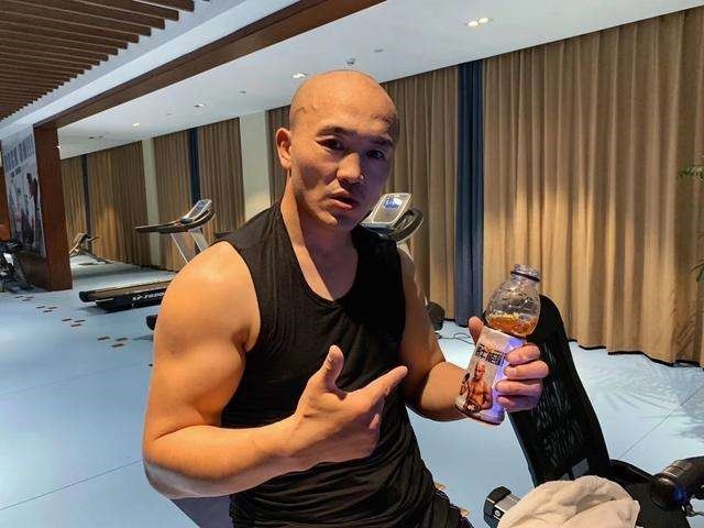 武僧一龙多有钱的视频,武僧一龙打网红出场费多少钱