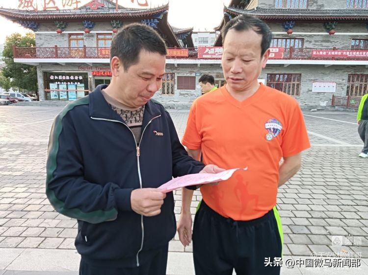 向雷锋同志学习60周年纪念活动,向雷锋同志学习题词视频