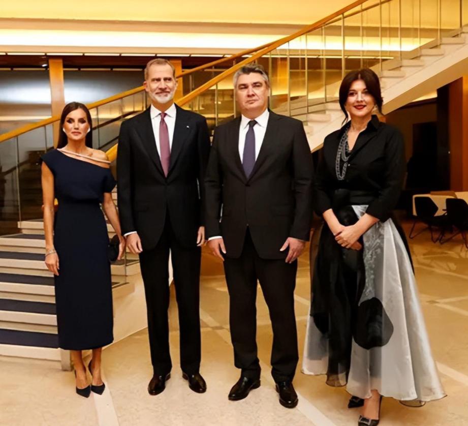 莱蒂齐亚穿长裙,莱蒂齐亚出席活动