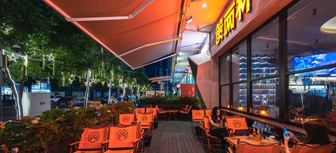 隘口突围：酒水经销商这三年，亲自下场做酒吧