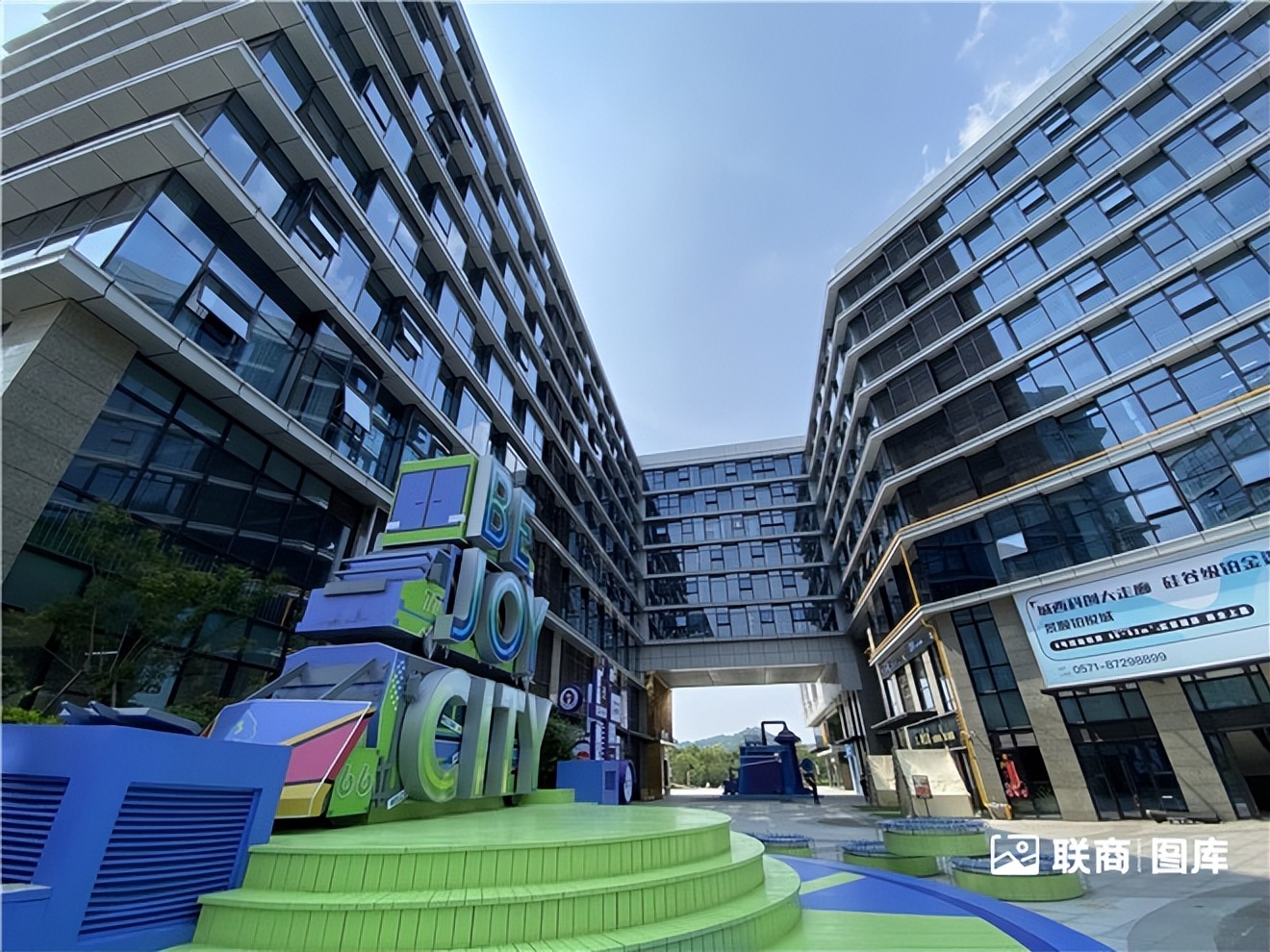 “鸽王”、潮玩街区…实探杭州近期新开的三个商场