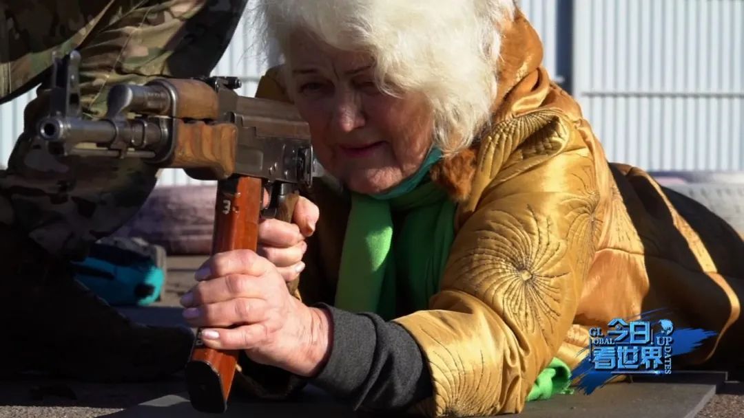 “开战日”直播撤军,听说这次俄乌最激烈的“战场”在中国微博?