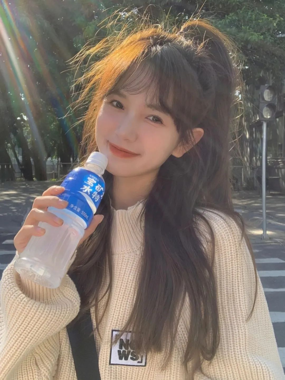 今年别再披头散发了三款减龄发型,秋冬季更适合有氛围感的发型