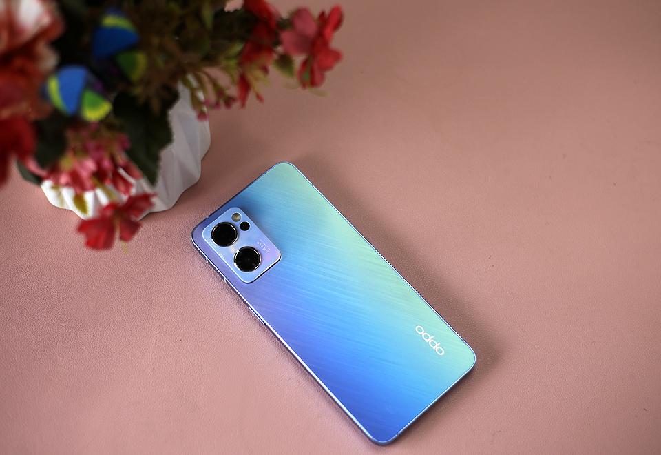 opporeno7的高级功能,opporeno78+256和12+256哪个好