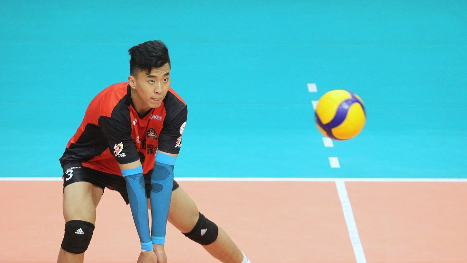 中国男排张景胤战胜巴西,中国男排2-1逆转巴西