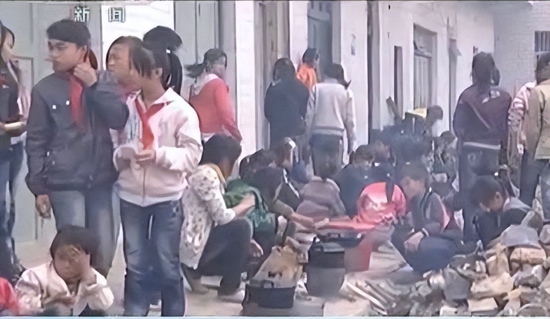 纪念初中毕业五十周年谢老师教育赞母校巨变