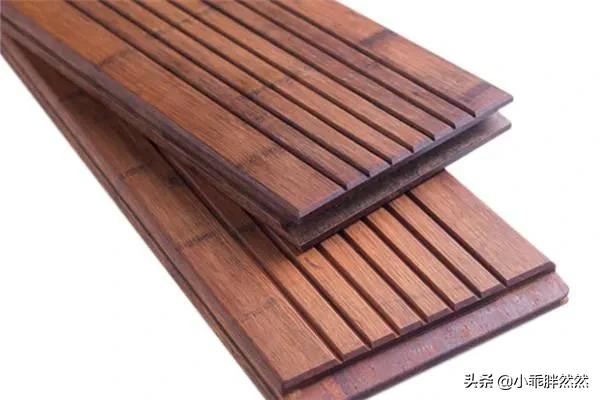 女子发现地板多处开裂,怪事家中地板开裂