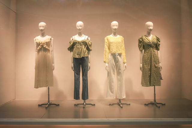 人穷要不要穿好衣服 (越是穷的人越要花钱买衣服吗)