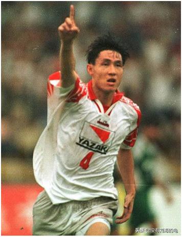 你最喜欢国足哪个十号球员,国足十号