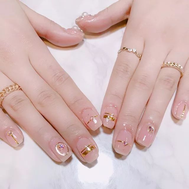 简单又纯又欲的美甲图文,不俗气简单又好看的美甲