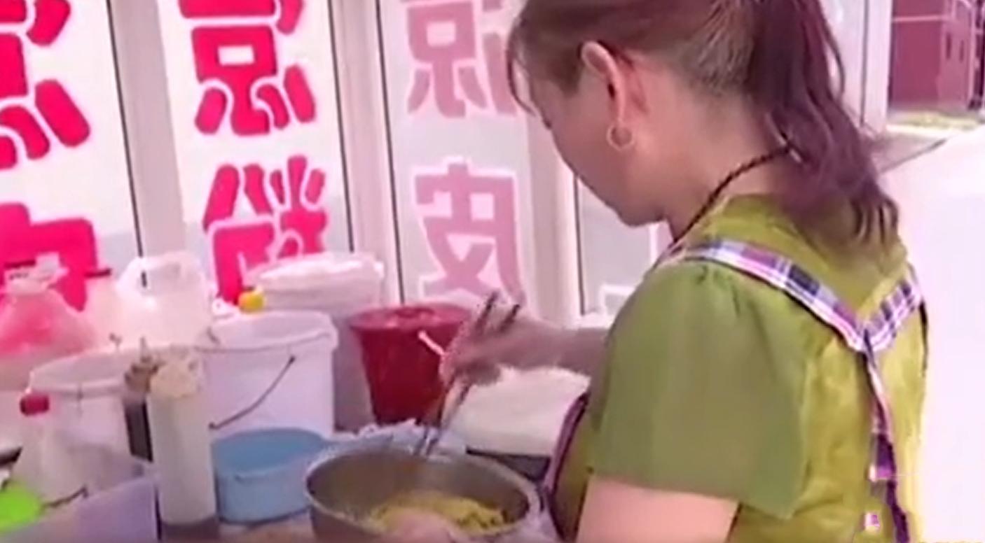 2021年，山西女子结婚五年没一分钱，买包卫生巾钱都需要向婆婆要