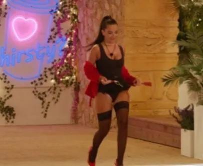 欧文女儿可爱视频,欧文女儿打球视频