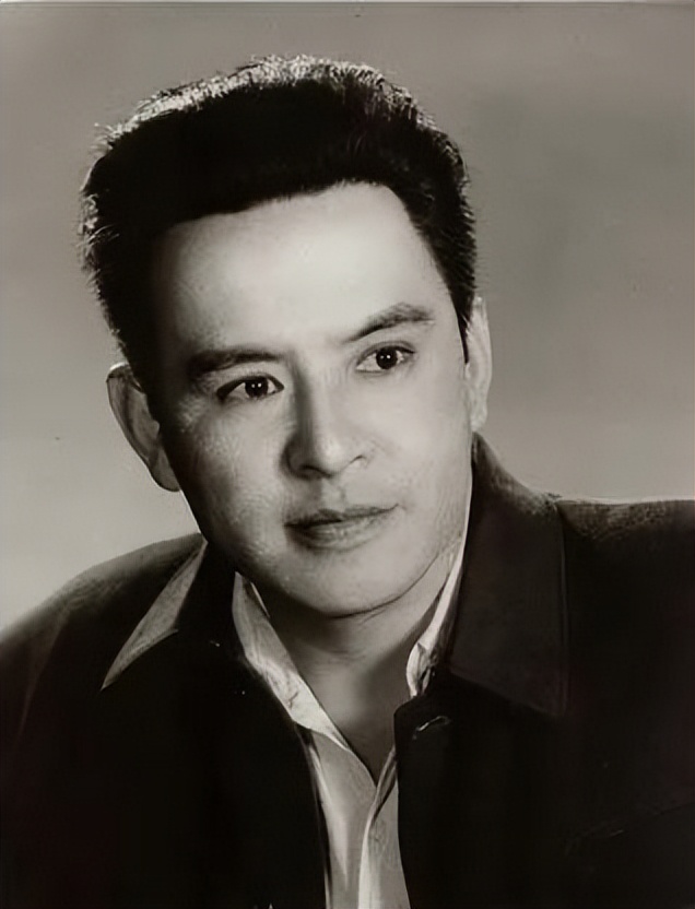 老戏骨李默然：演“邓世昌”走红，娶龙潮生3孩，和妻子恩爱60年