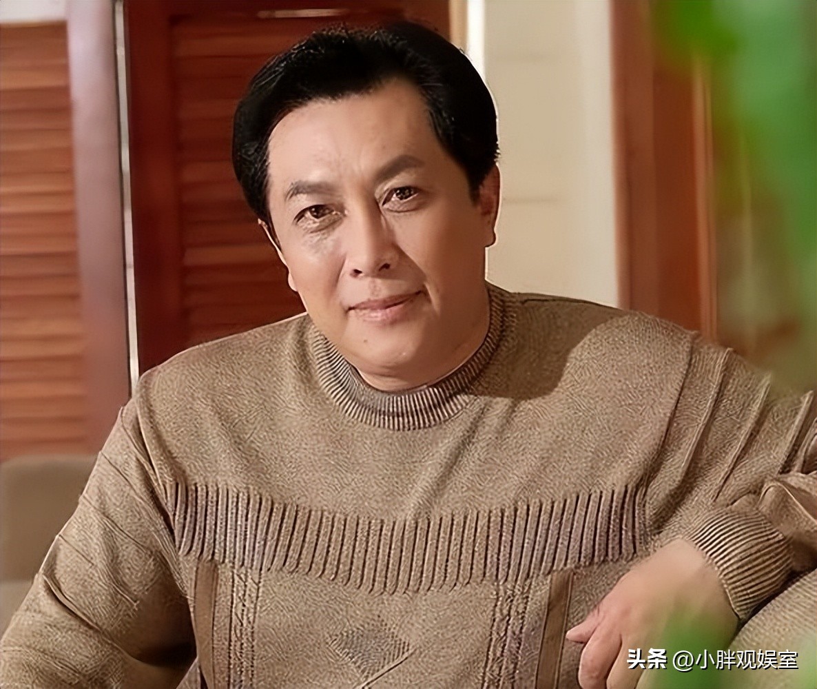 盘点失德的10位老戏骨，有人在恩师追悼会卖片，有人圈钱去国外花