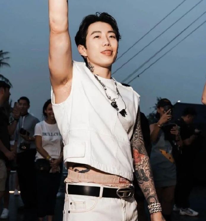 韩国明星到上海表演，对中国观众提出着装要求，网友：歧视我们？