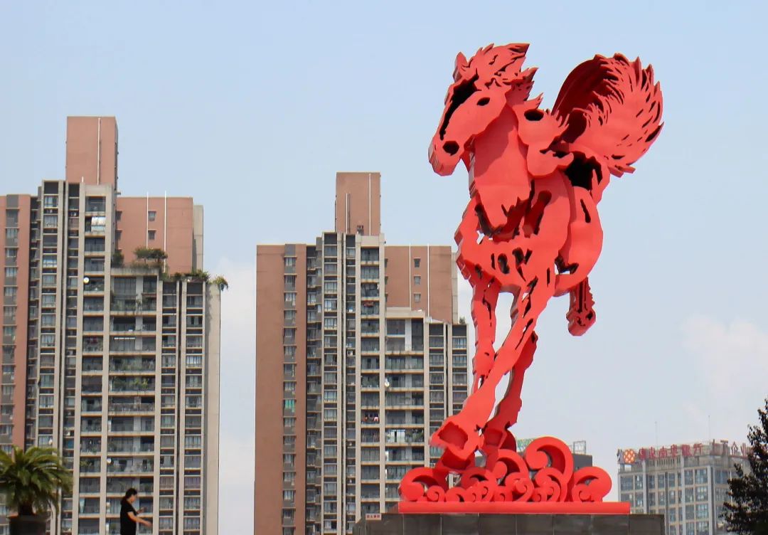 重庆地产破产名单,为何地产一哥沦落到变卖资产苟活